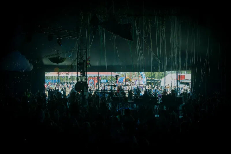 Safer by Nature: The Unexpected Reason Mountain Concerts Have Fewer Incidents Than City Arenas
