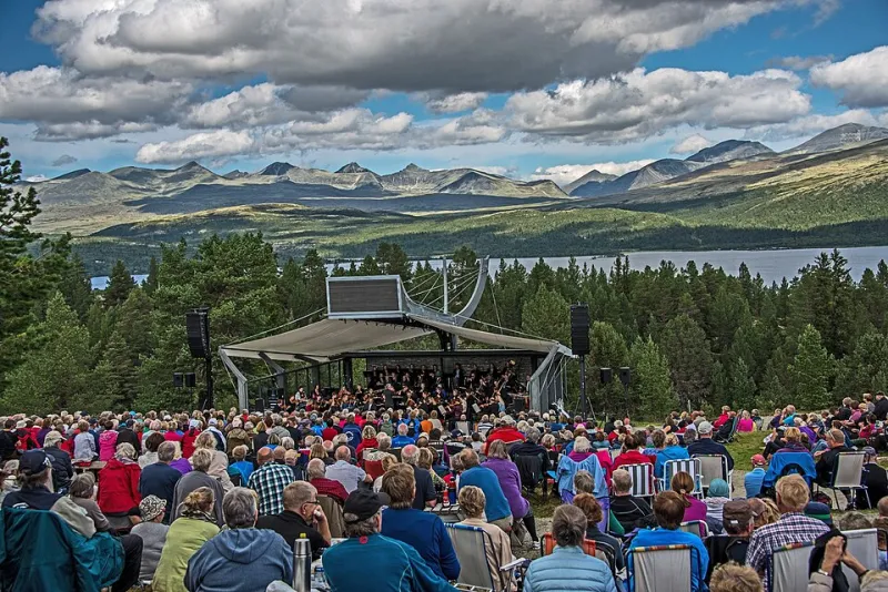 Thin Air, Big Sound: The Science Behind Why Mountain Stages Hit Different